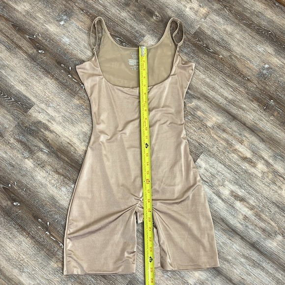 Assets Red Hot Label Spanx Open Bust Mid Thigh Body Briefer Shapewear Women's L - Picture 7 of 11